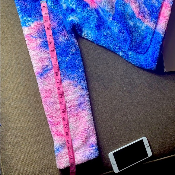 TIE DYE FAUX FUR SHERPA PULLOVER - Picture 7 of 9